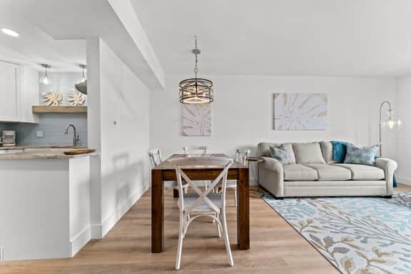 CLM 16B  Gorgeous, pet friendly - Private beach access - Image 5